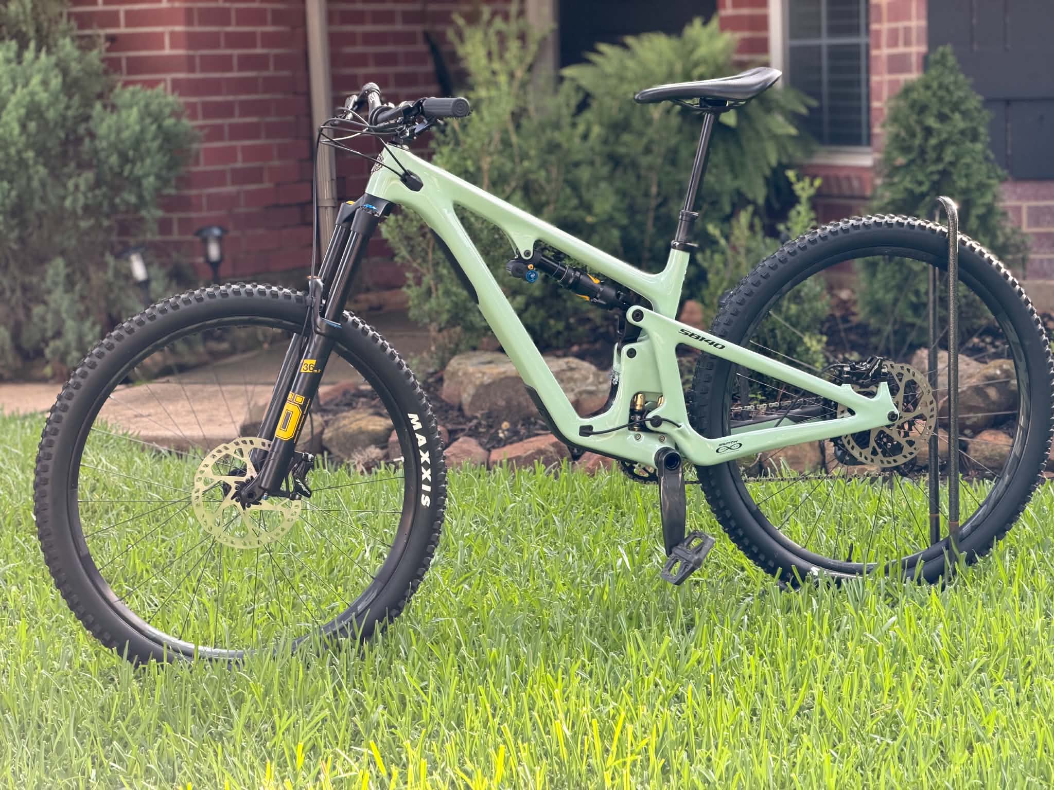 2023 Yeti SB140 Turq 29er mountain bike